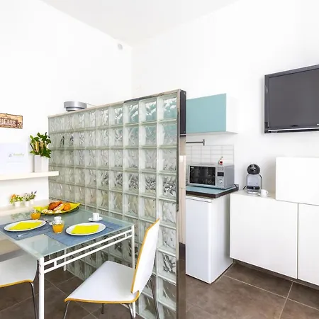 Hostly - Nicole Apartment Volturno- Full Rome Center-3