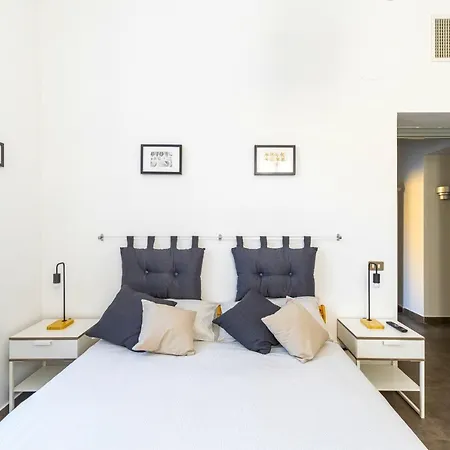 Hostly - Nicole Apartment Volturno- Full Rome Center-2